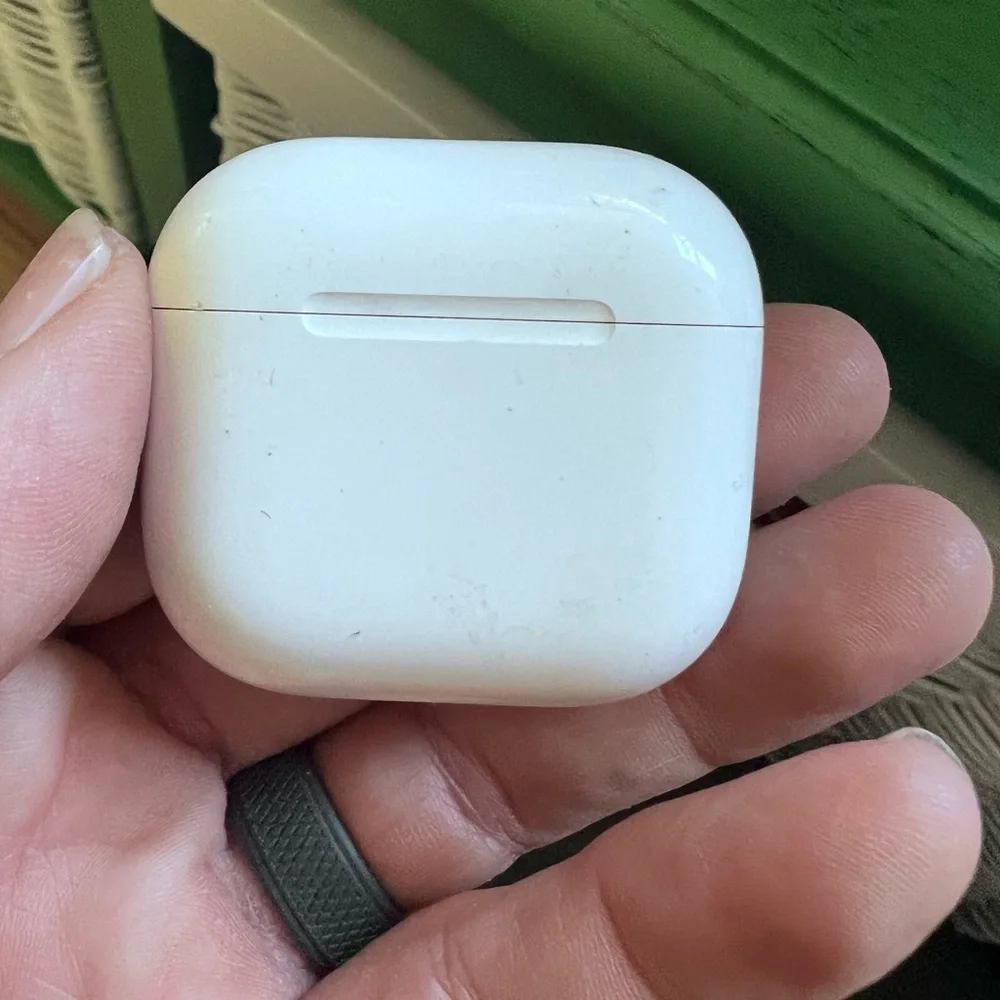 APPLE White Wireless Earbuds CHARGING Case Great Working Condition APPLE ❤️